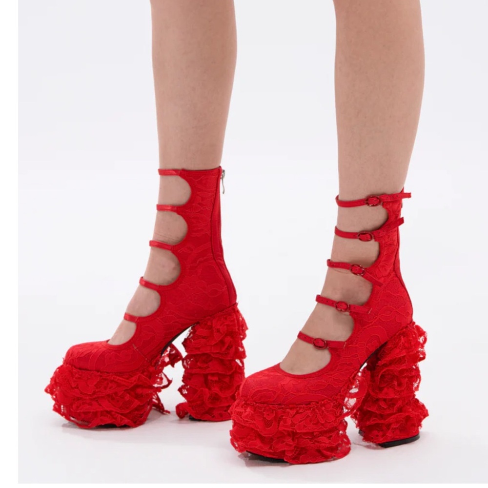 AZALEA WANG SPREENE RED CHUNKY PUMP - 8.5